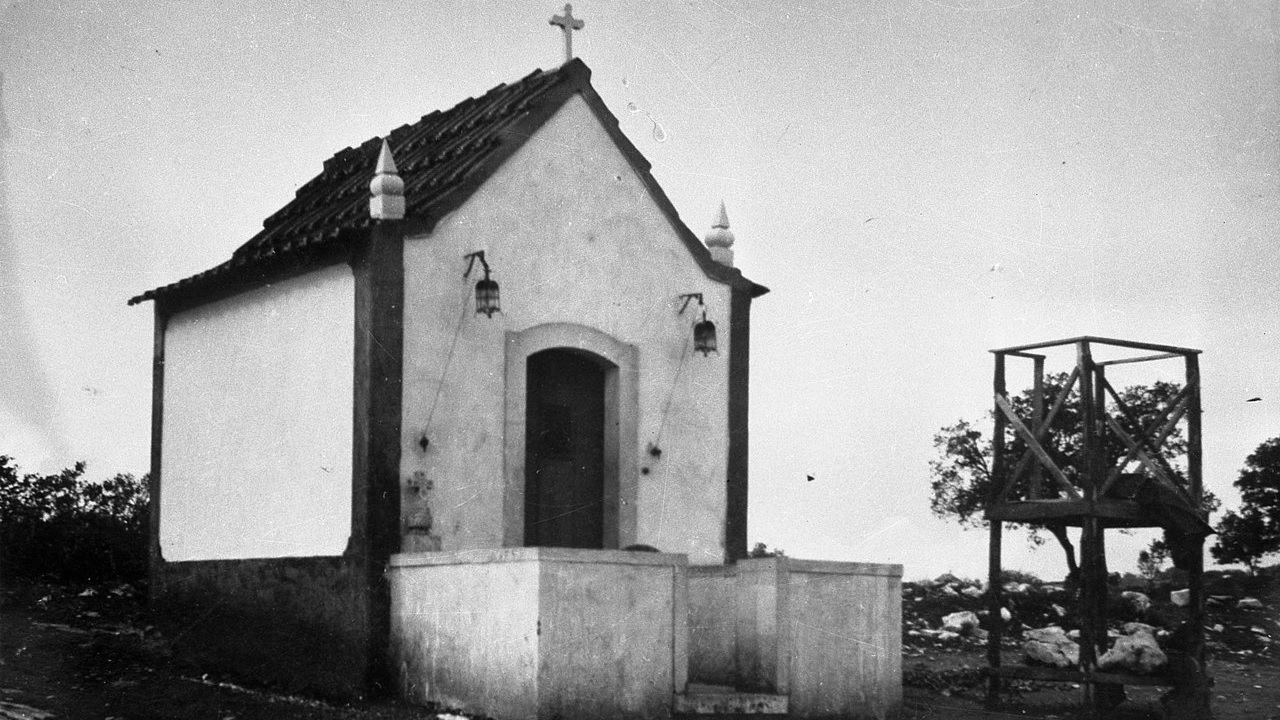 Neste dia, em 1919, iniciava a construção da Capelinha das Aparições em Fátima