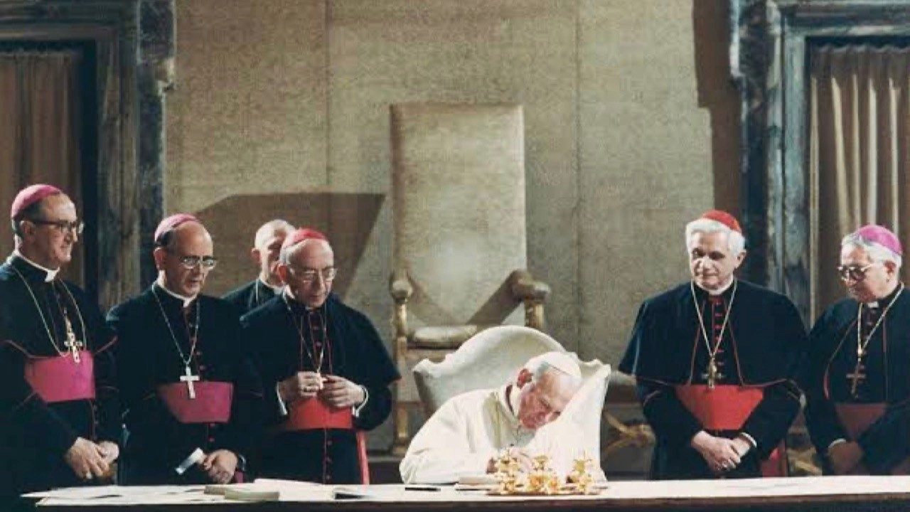 Neste dia, em 1983, o Papa João Paulo II promulgava o novo Código de Direito Canónico
