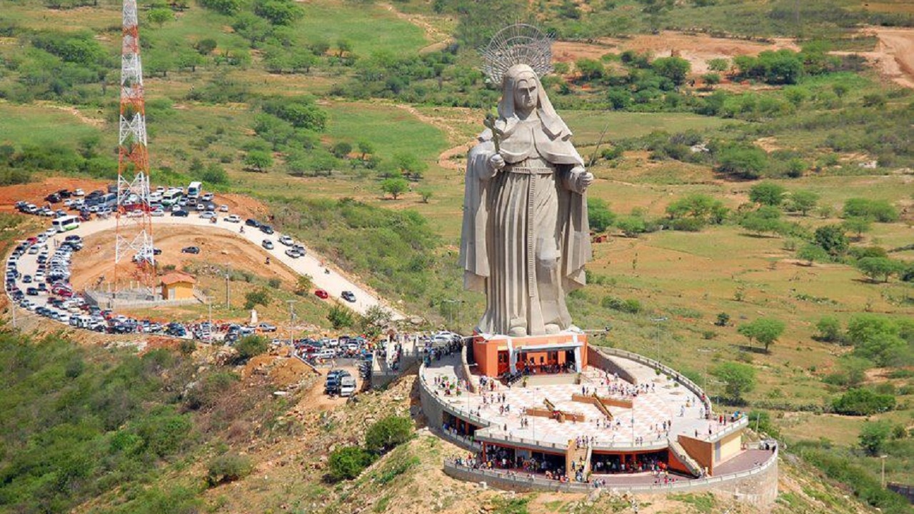 Neste dia, em 2010, era inaugurada a estátua de Santa Rita de Cássia, a maior do mundo