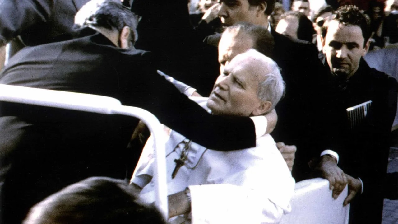 Neste dia, em 1981, o Papa João Paulo II sofria uma tentativa de assassinato no Vaticano