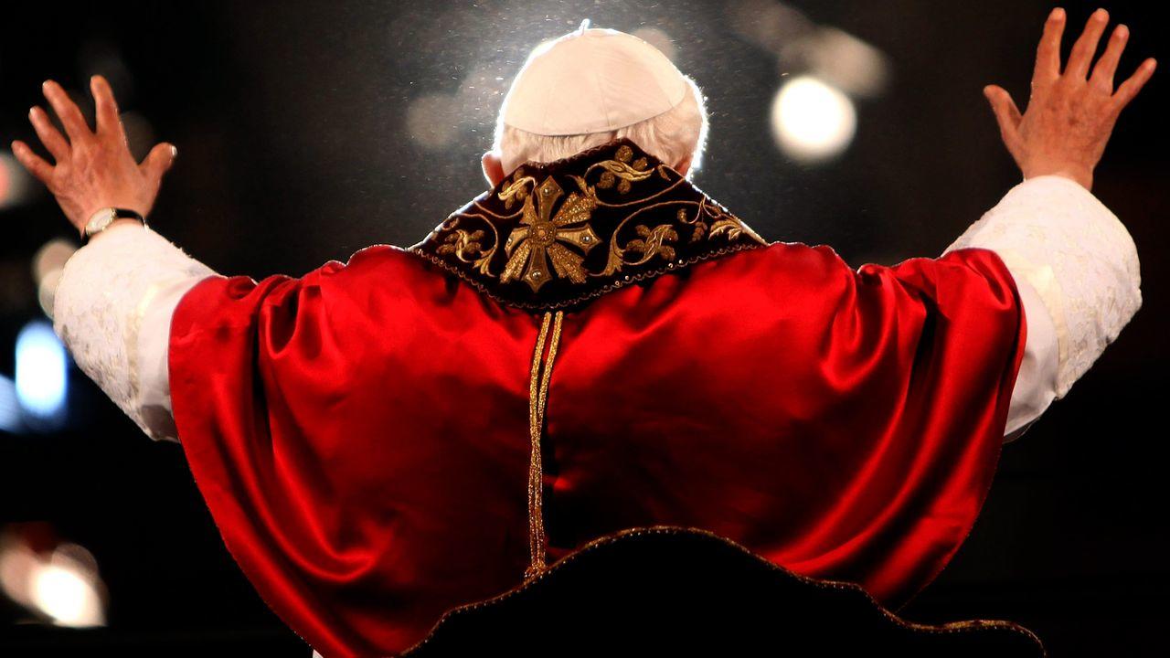 Neste dia, em 533, o Papa João II foi o primeiro pontífice a não usar o nome de batismo