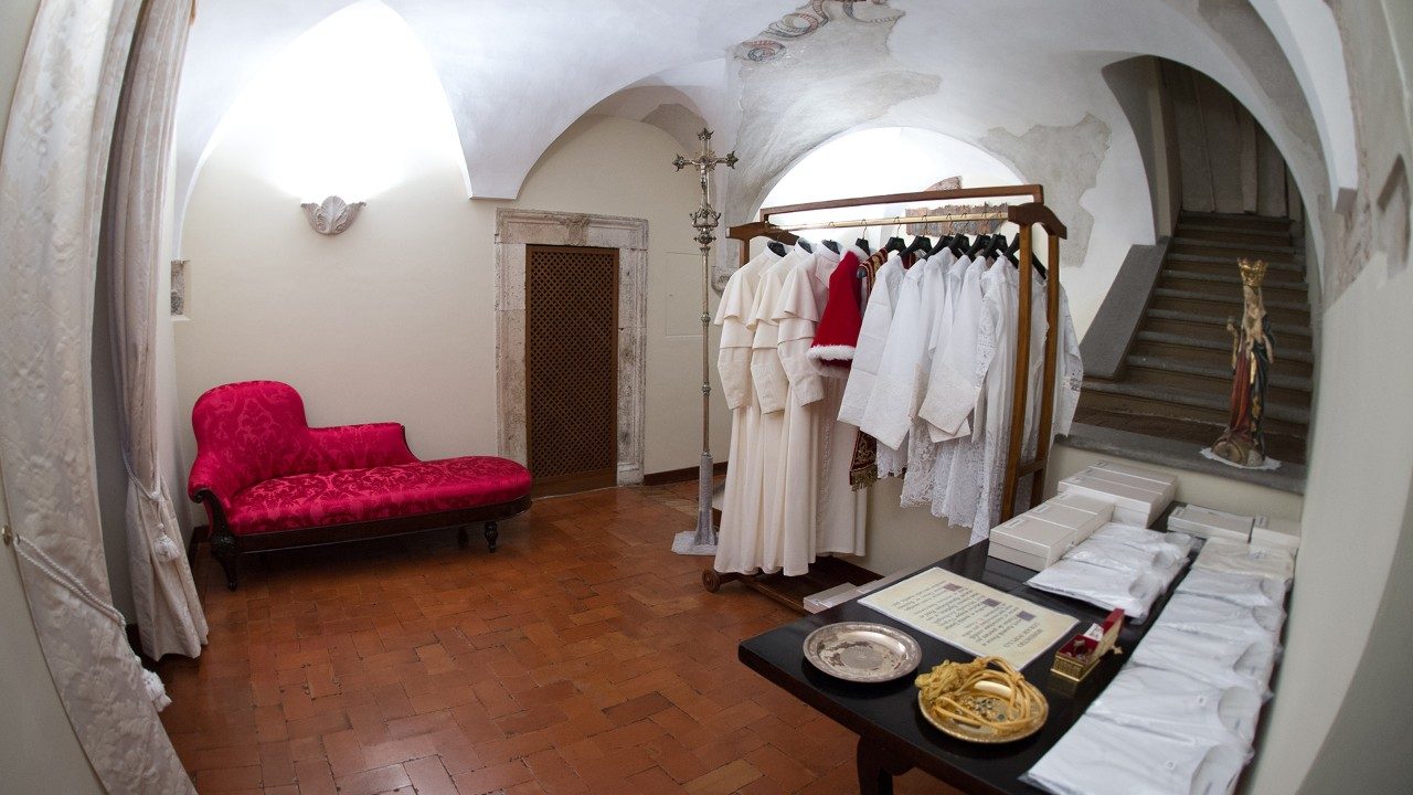 Neste dia, em 1590, o Papa Gregório XIV dava o nome à Sala das Lágrimas
