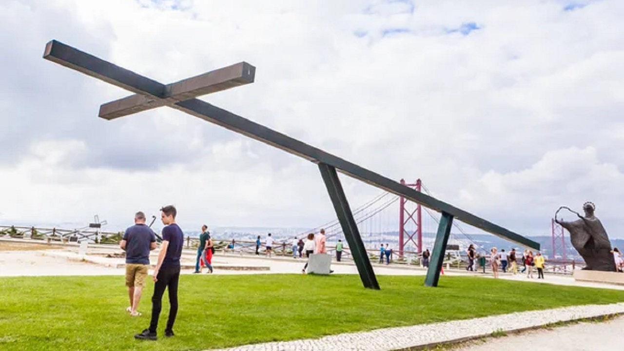 Neste dia, em 2007, era inaugurada a Cruz Alta no Santuário de Cristo Rei