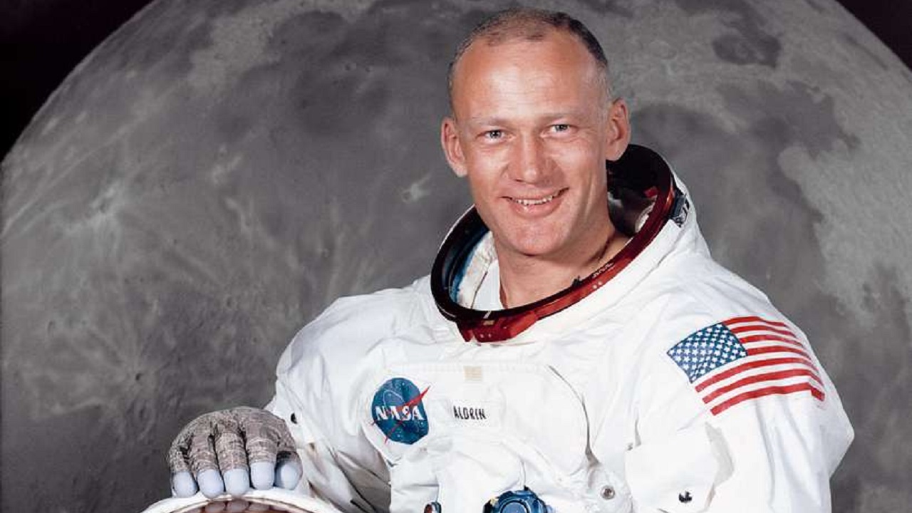 Sabias que… Buzz Aldrin realizou uma comunhão privada em solo lunar?